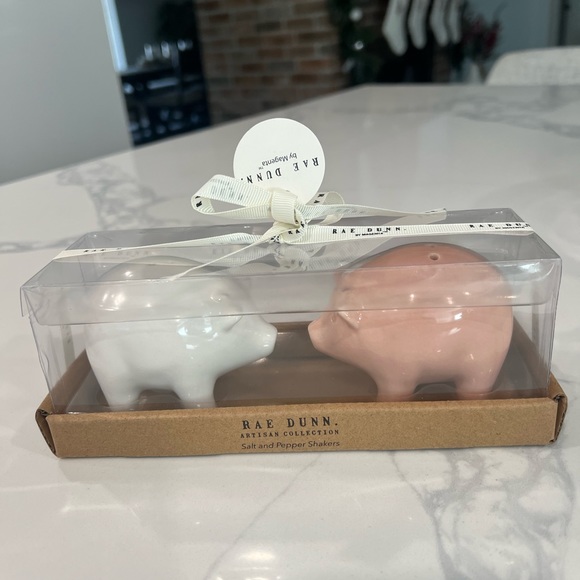 Cute. Rae Dunn. pig. salt and pepper - Picture 3 of 16
